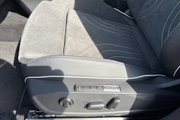 punainen Volkswagen ID.4 2025 kuva 13.