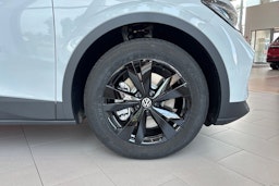 valkoinen Volkswagen ID.4 2025 kuva 10.