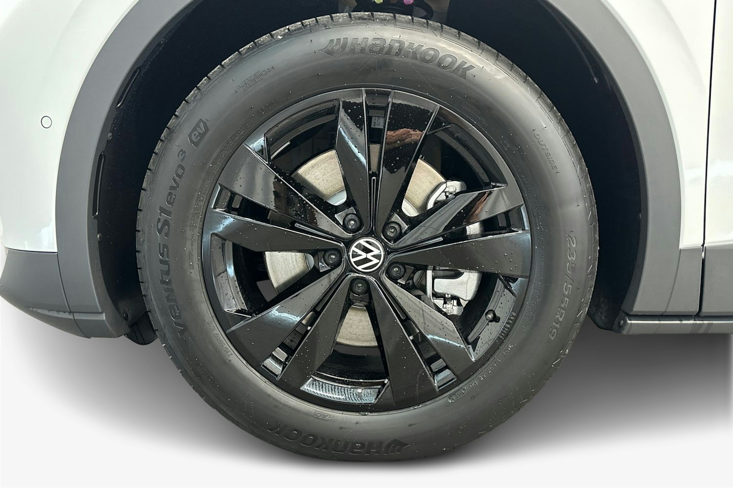 valkoinen Volkswagen ID.4 2025 kuva 9.