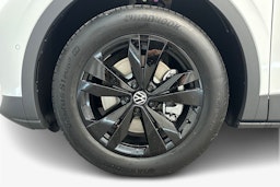 valkoinen Volkswagen ID.4 2025 kuva 9.