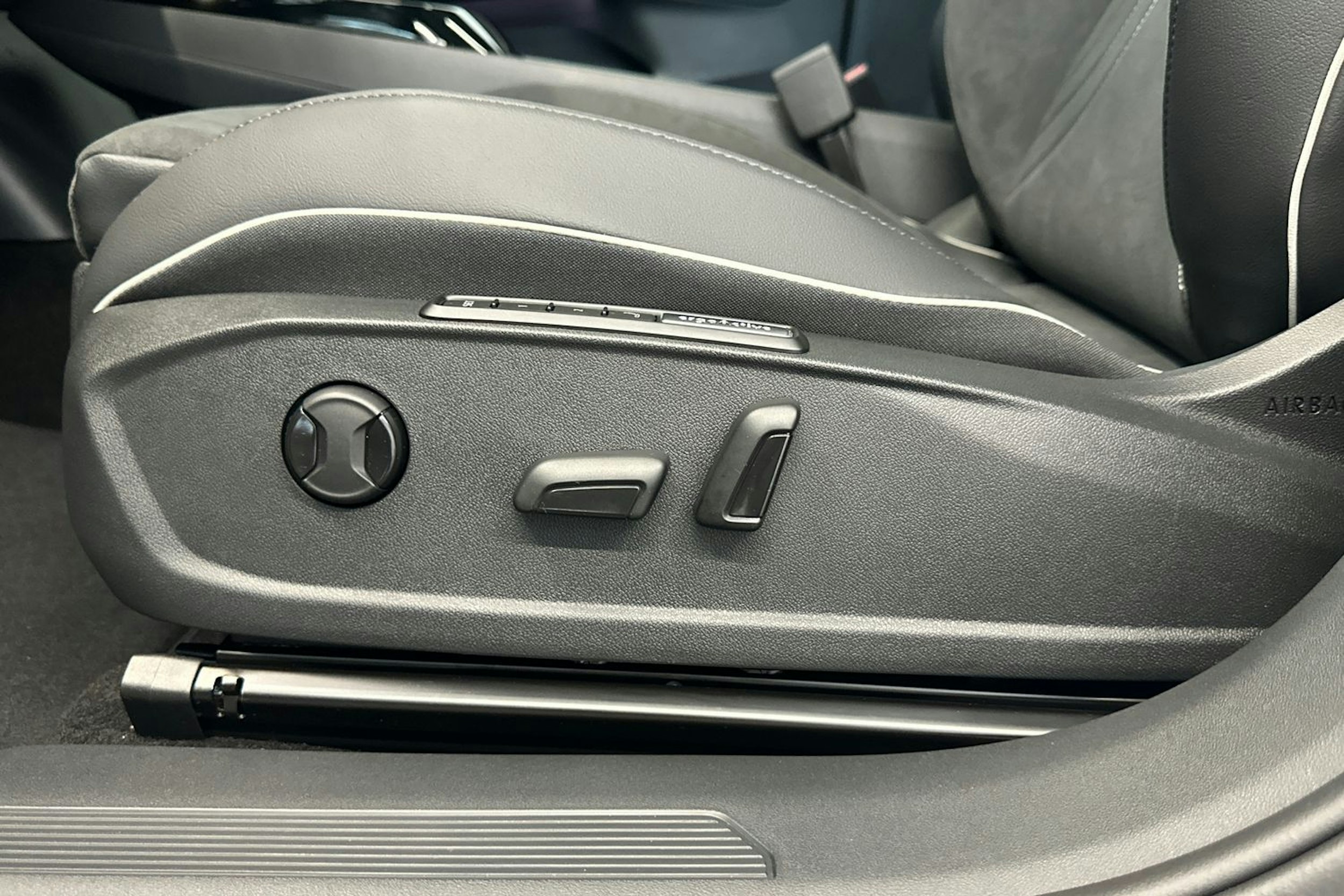 valkoinen Volkswagen ID.4 2025 kuva 16.