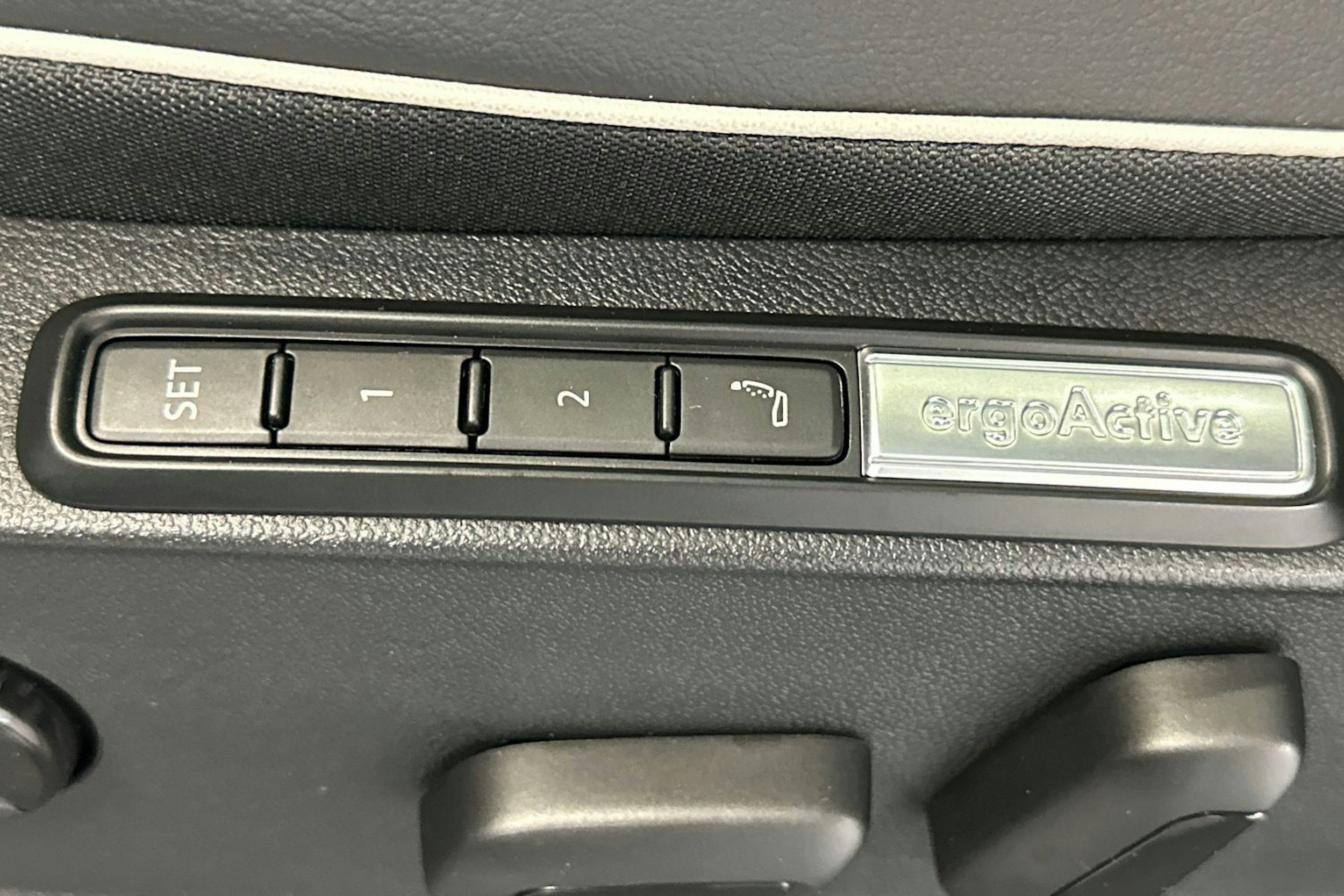 valkoinen Volkswagen ID.4 2025 kuva 17.