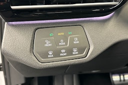 valkoinen Volkswagen ID.4 2025 kuva 18.