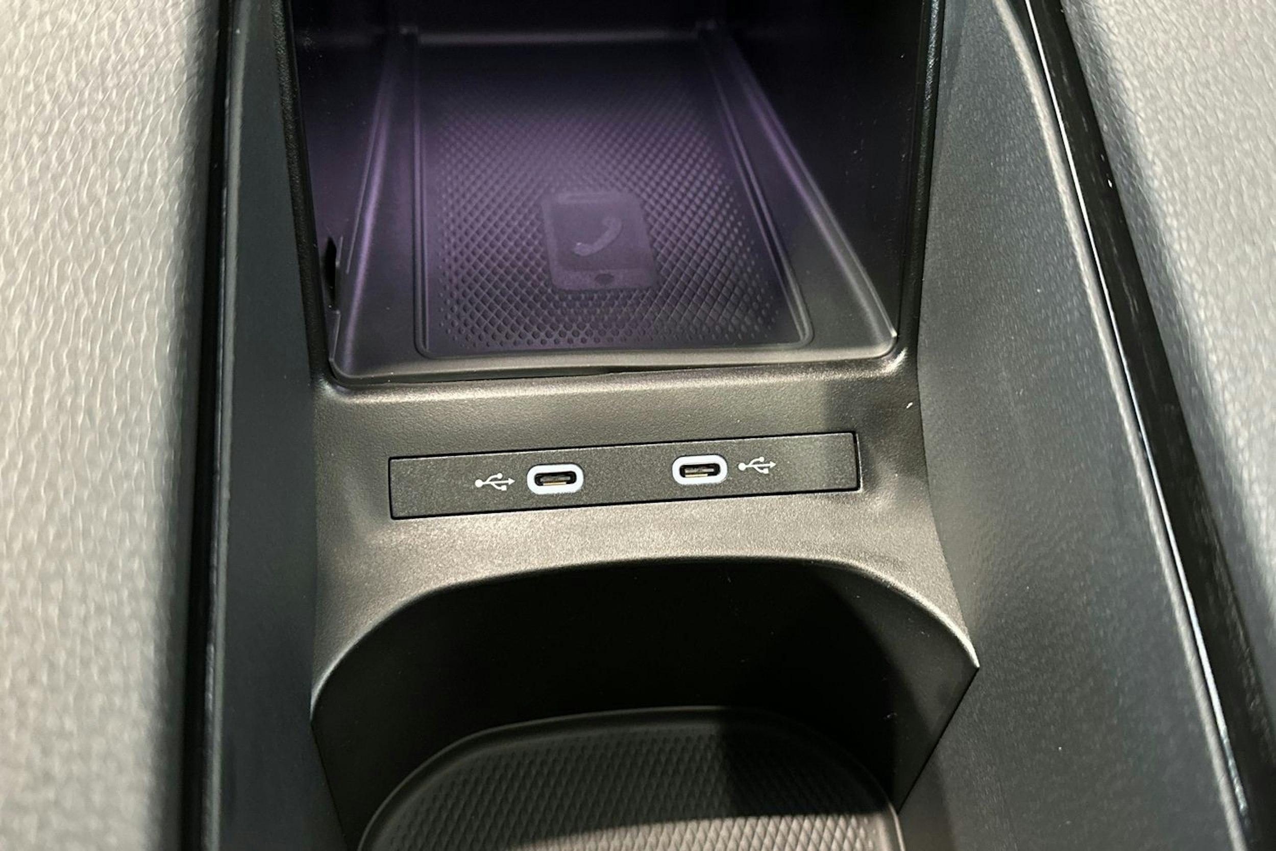 valkoinen Volkswagen ID.4 2025 kuva 27.