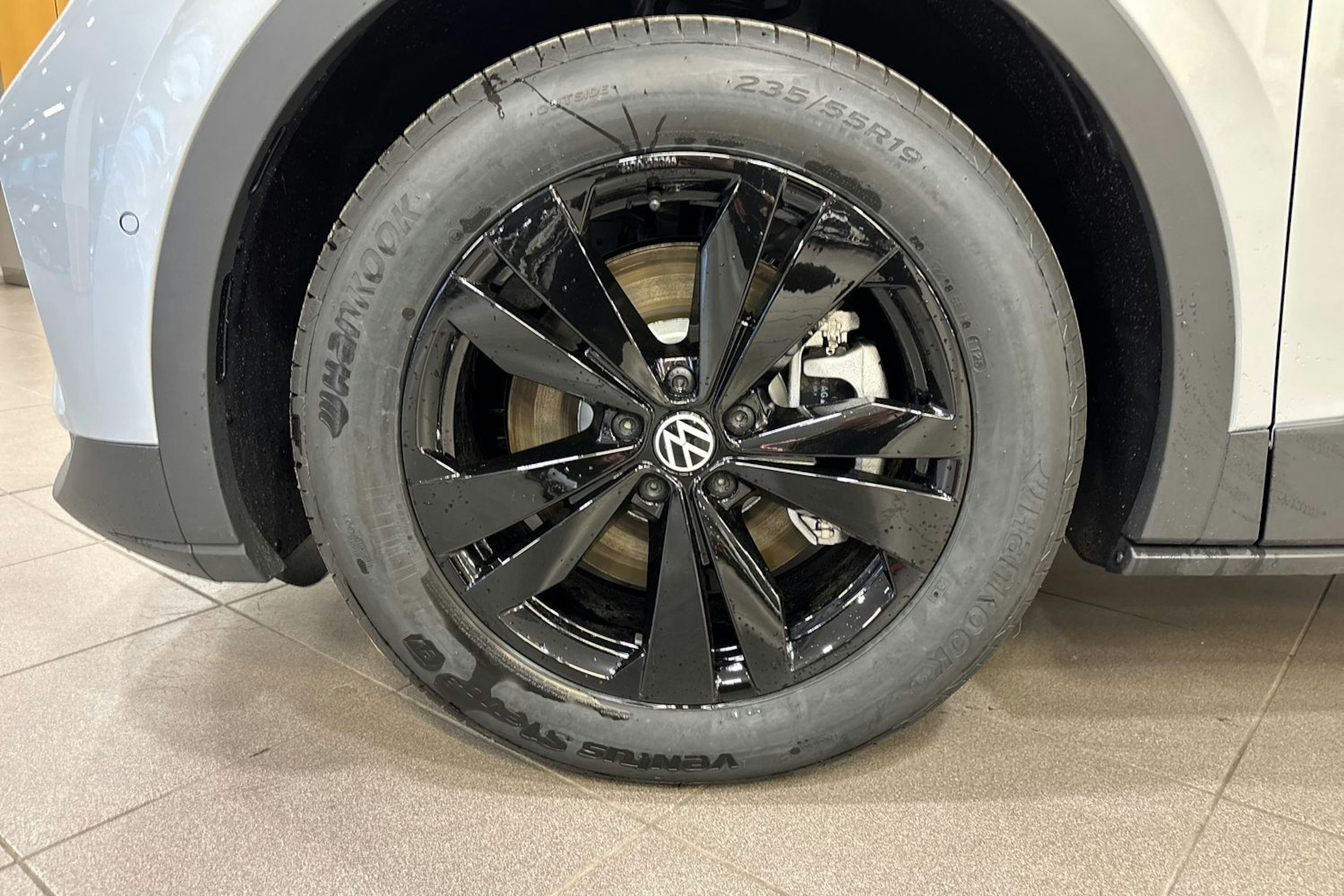 met. harmaa Volkswagen ID.4 2025 kuva 20.