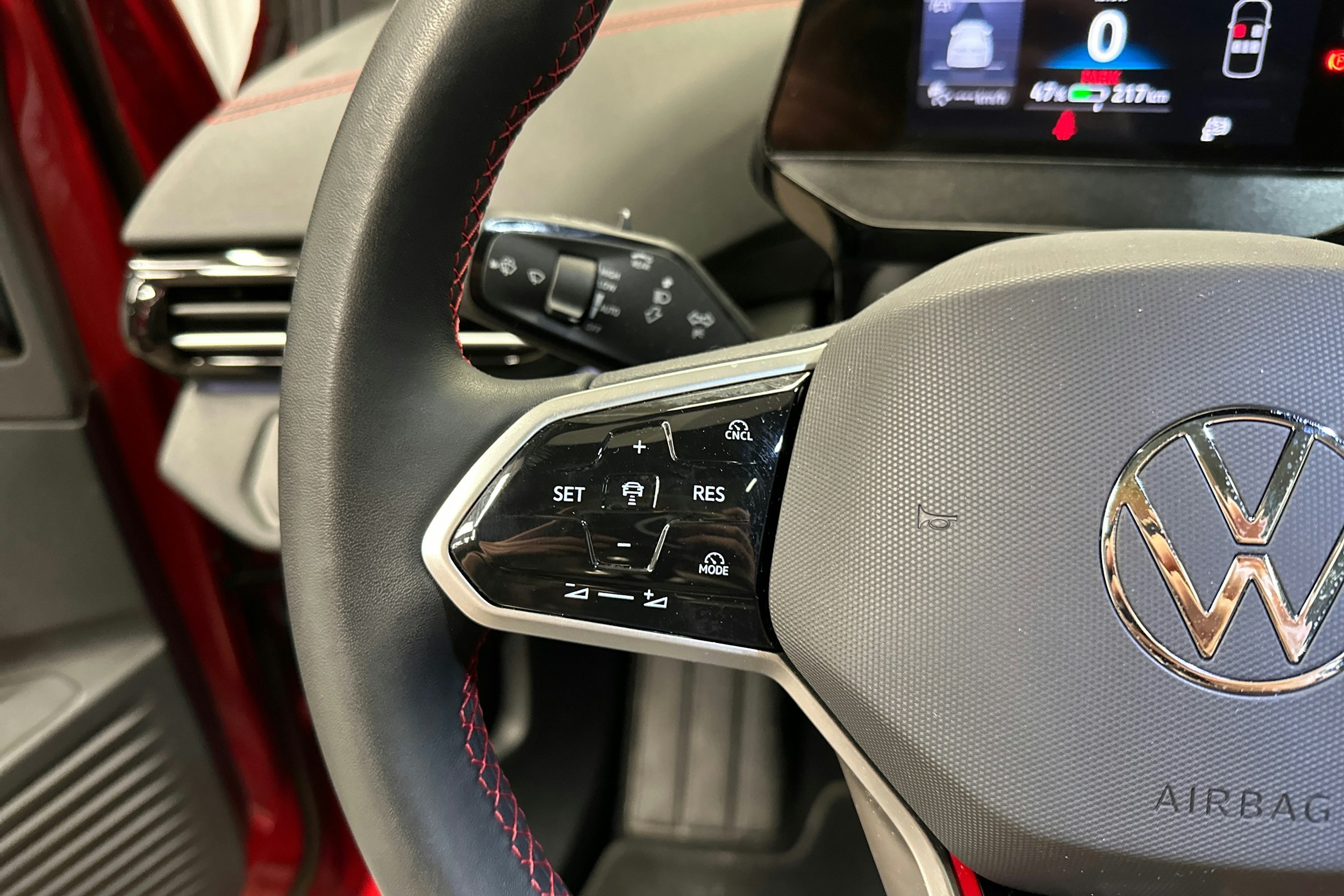 punainen Volkswagen ID.4 2025 kuva 14.