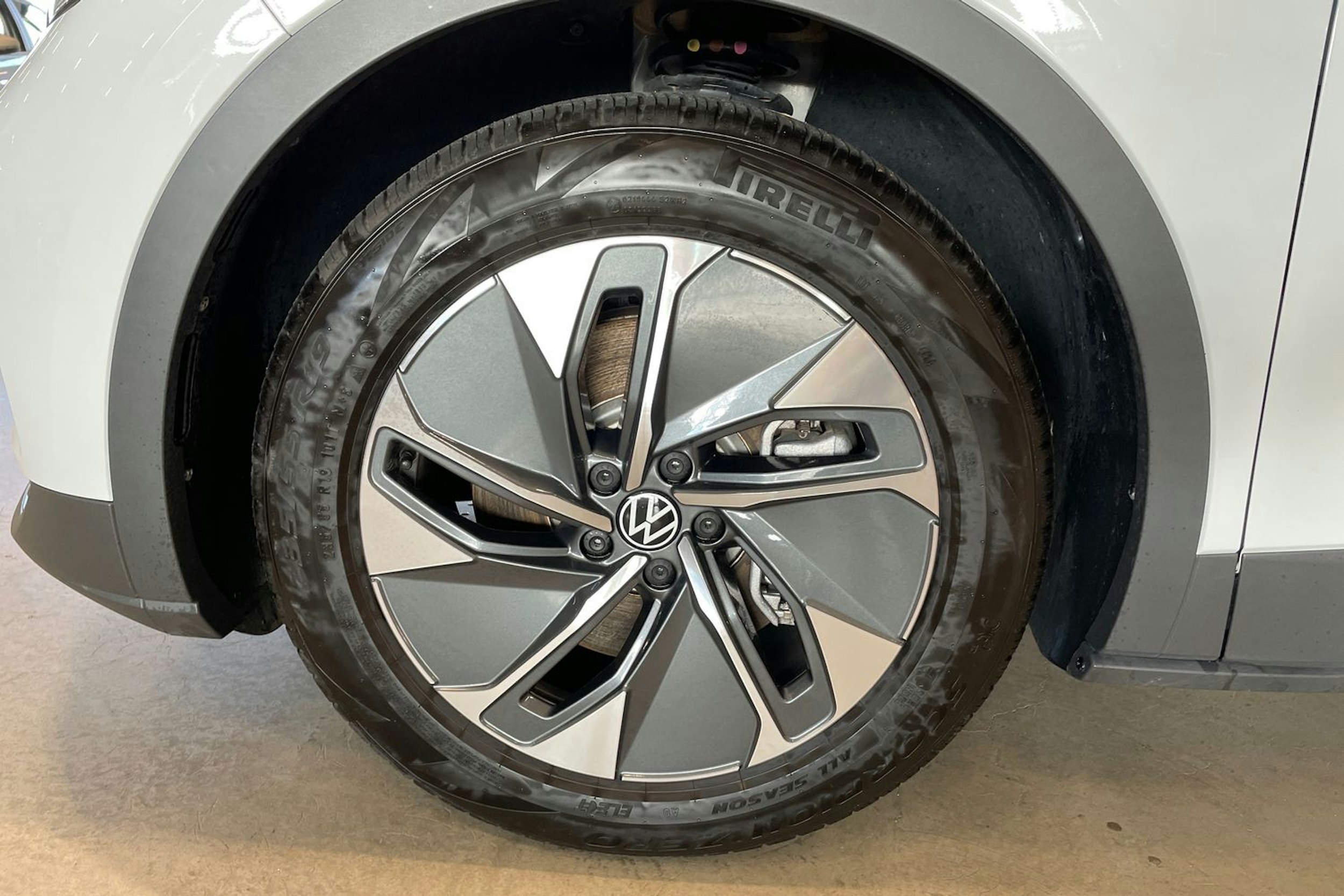 valkoinen Volkswagen ID.4 2025 kuva 11.