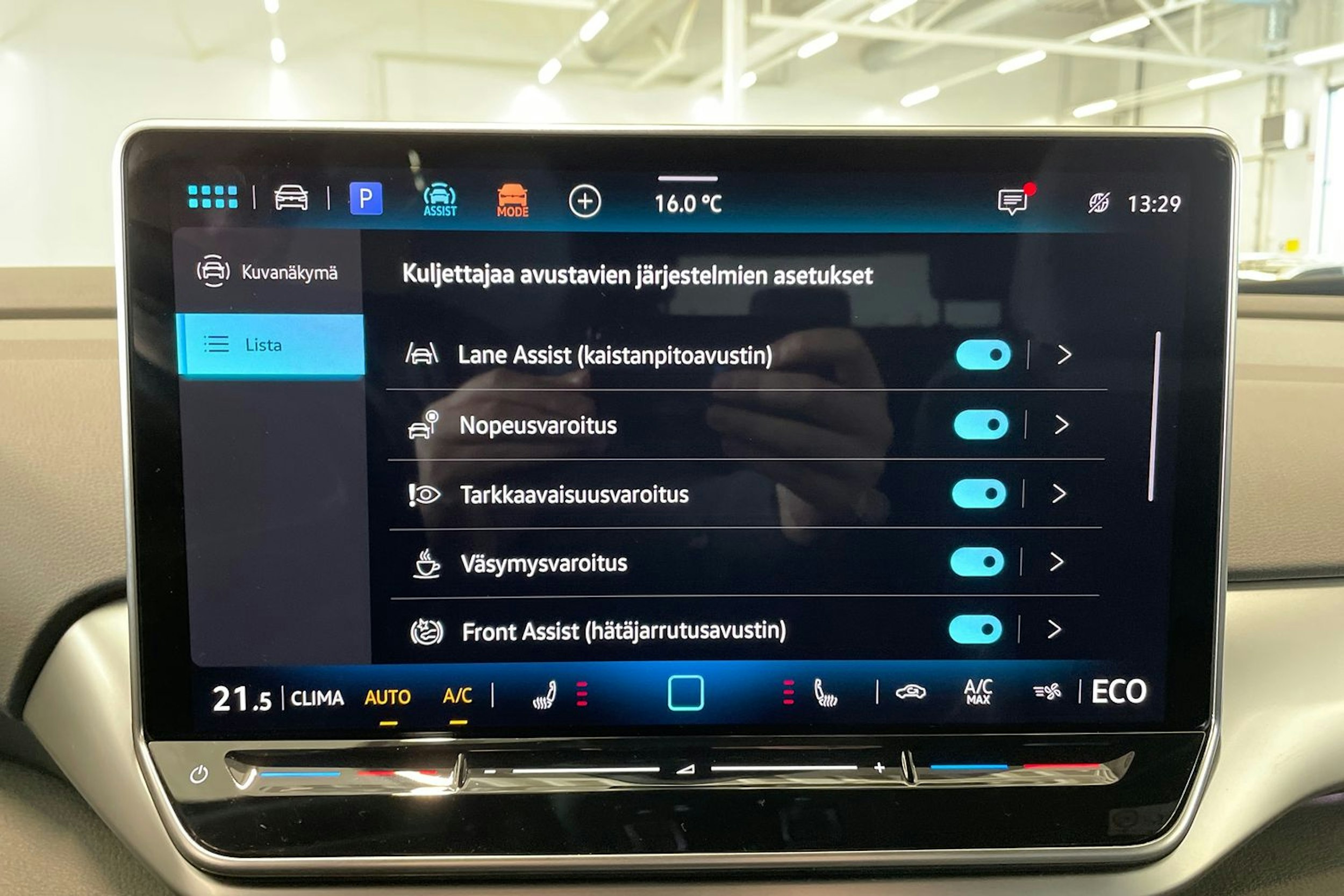 valkoinen Volkswagen ID.4 2025 kuva 31.