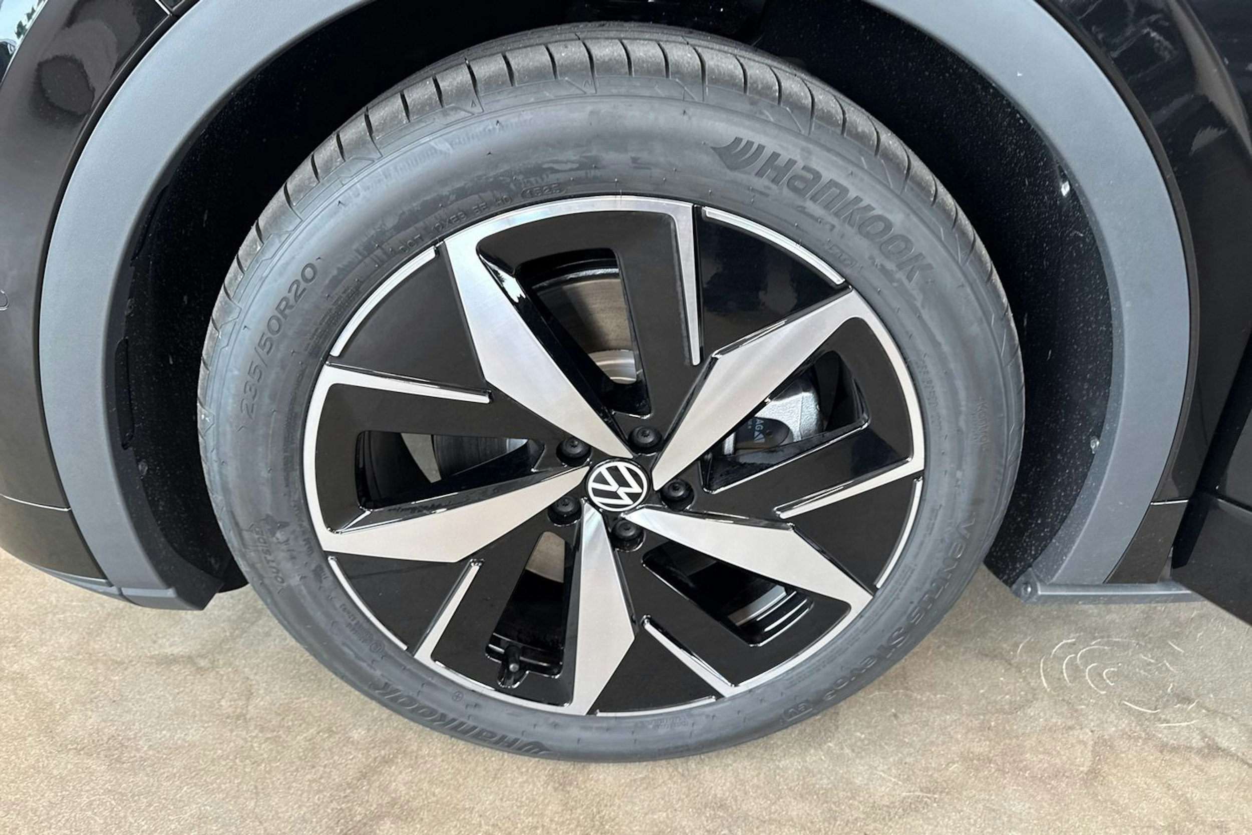 Musta Volkswagen ID.4 2025 kuva 10.
