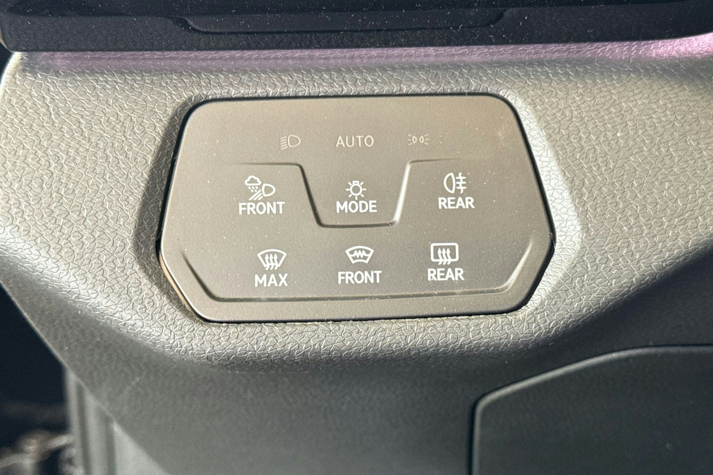 Musta Volkswagen ID.4 2025 kuva 14.