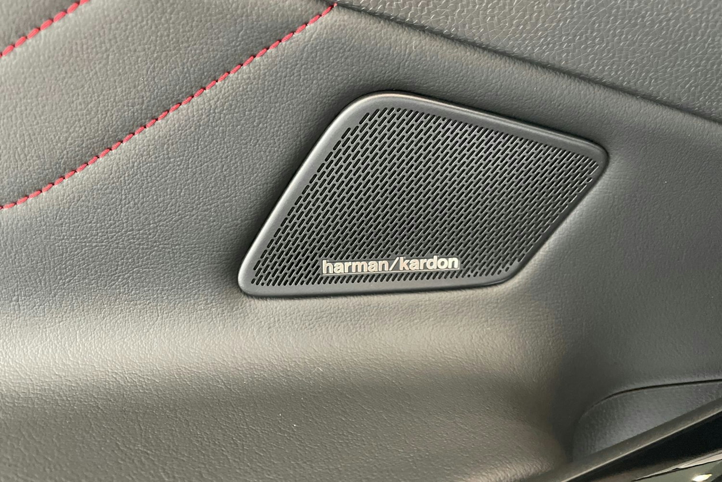 valkoinen Volkswagen ID.4 2025 kuva 12.