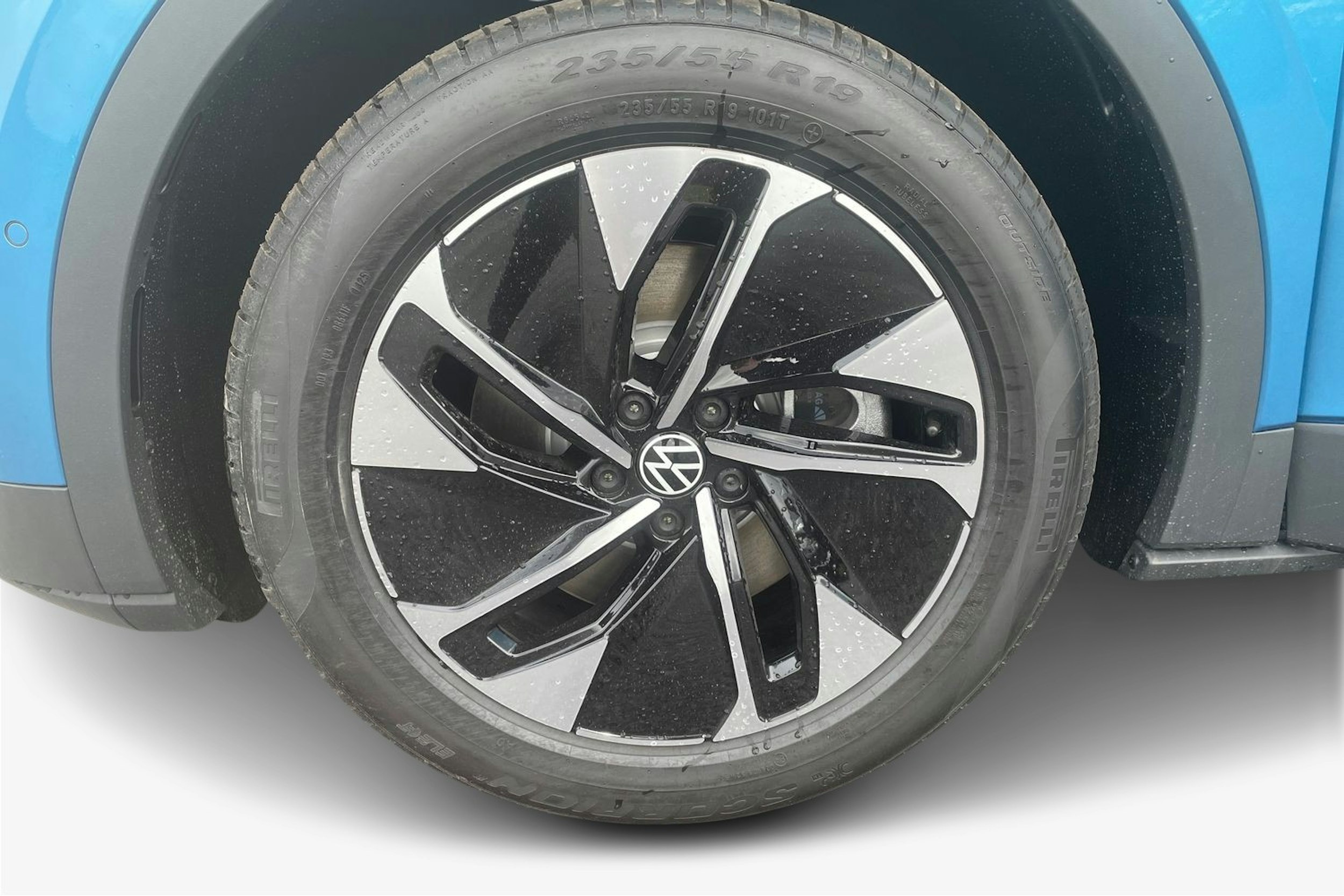 sininen Volkswagen ID.4 2025 kuva 9.
