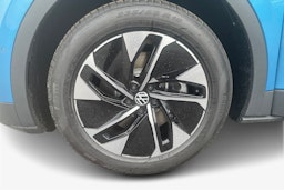 sininen Volkswagen ID.4 2025 kuva 9.