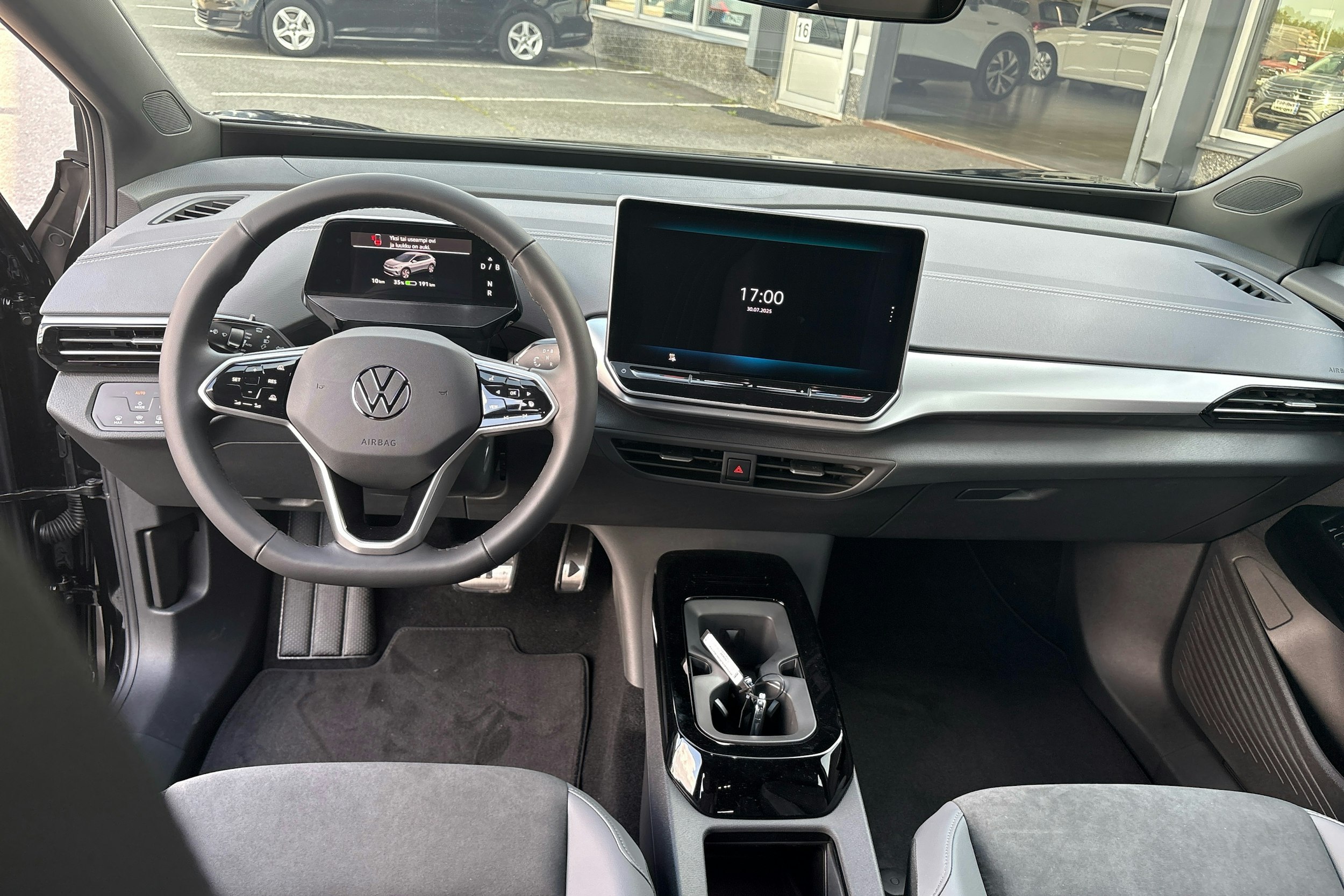 musta Volkswagen ID.4 2025 kuva 7.