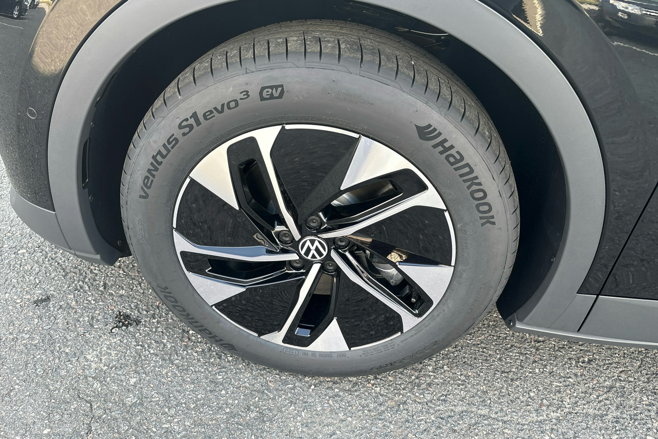 musta Volkswagen ID.4 2025 kuva 9.