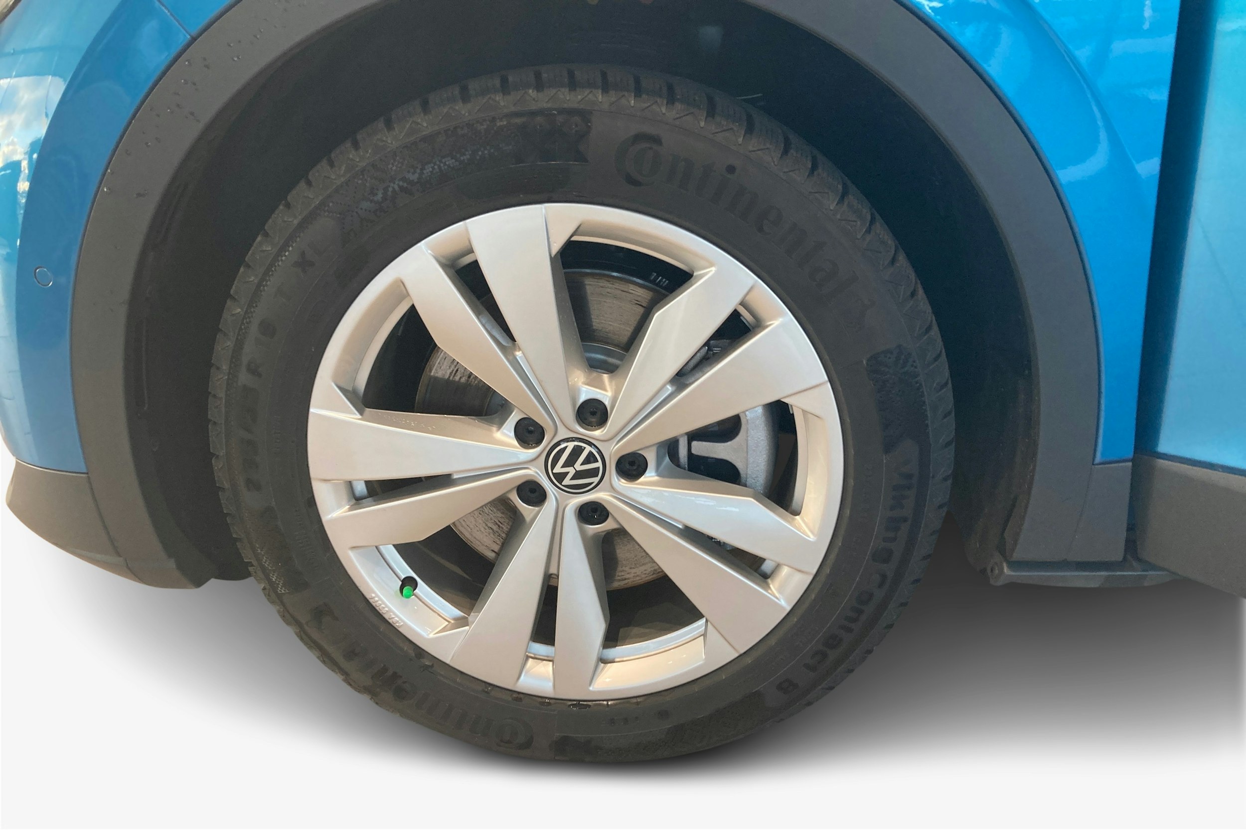 sininen Volkswagen ID.4 2025 kuva 9.