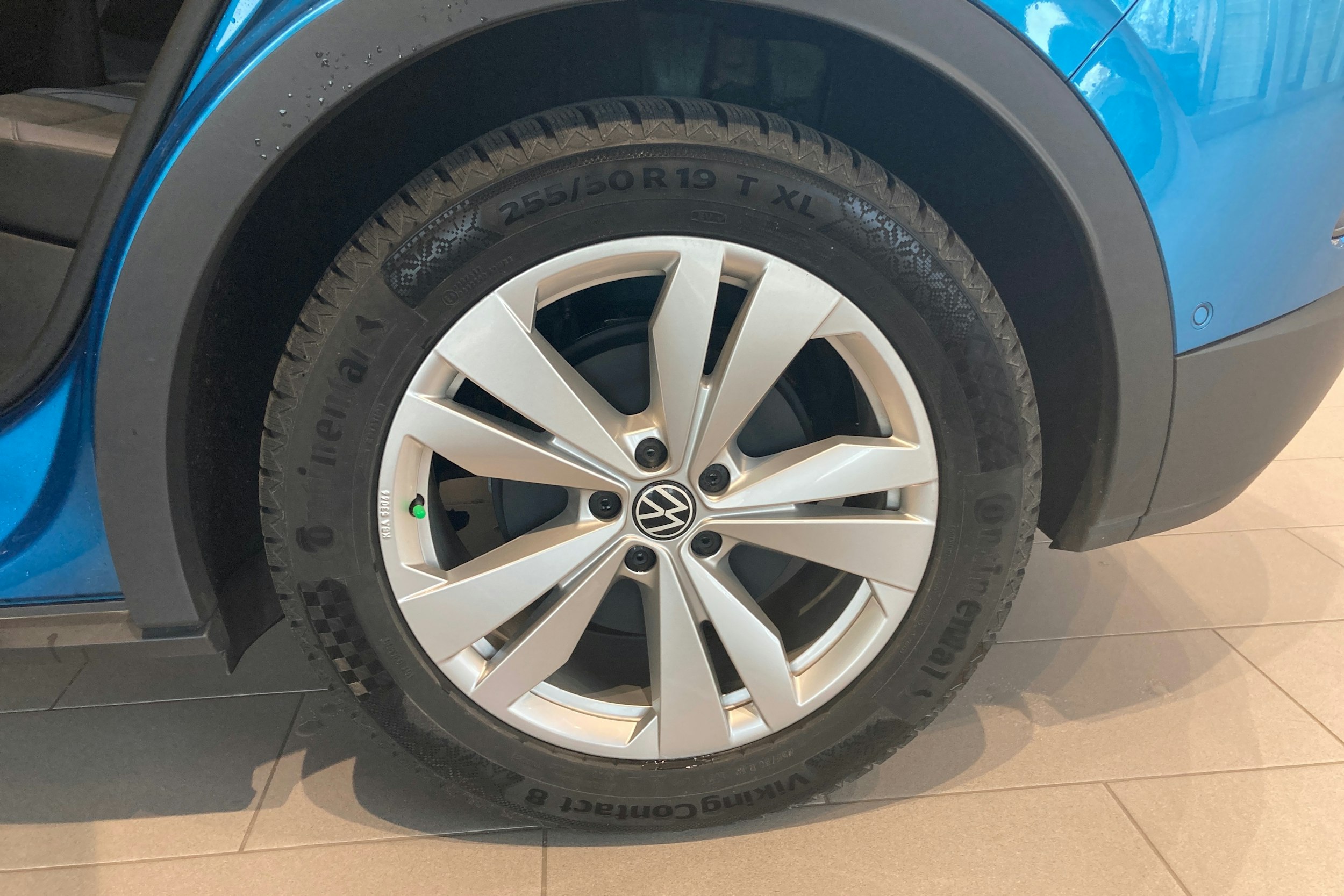 sininen Volkswagen ID.4 2025 kuva 10.