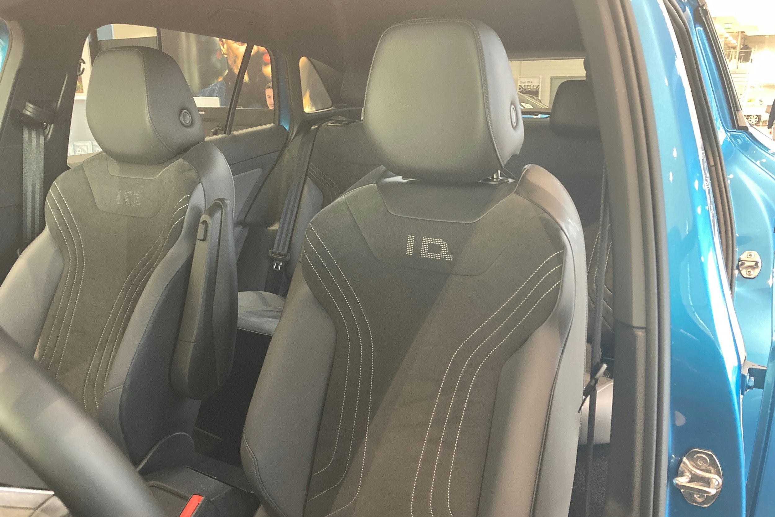 sininen Volkswagen ID.4 2025 kuva 11.