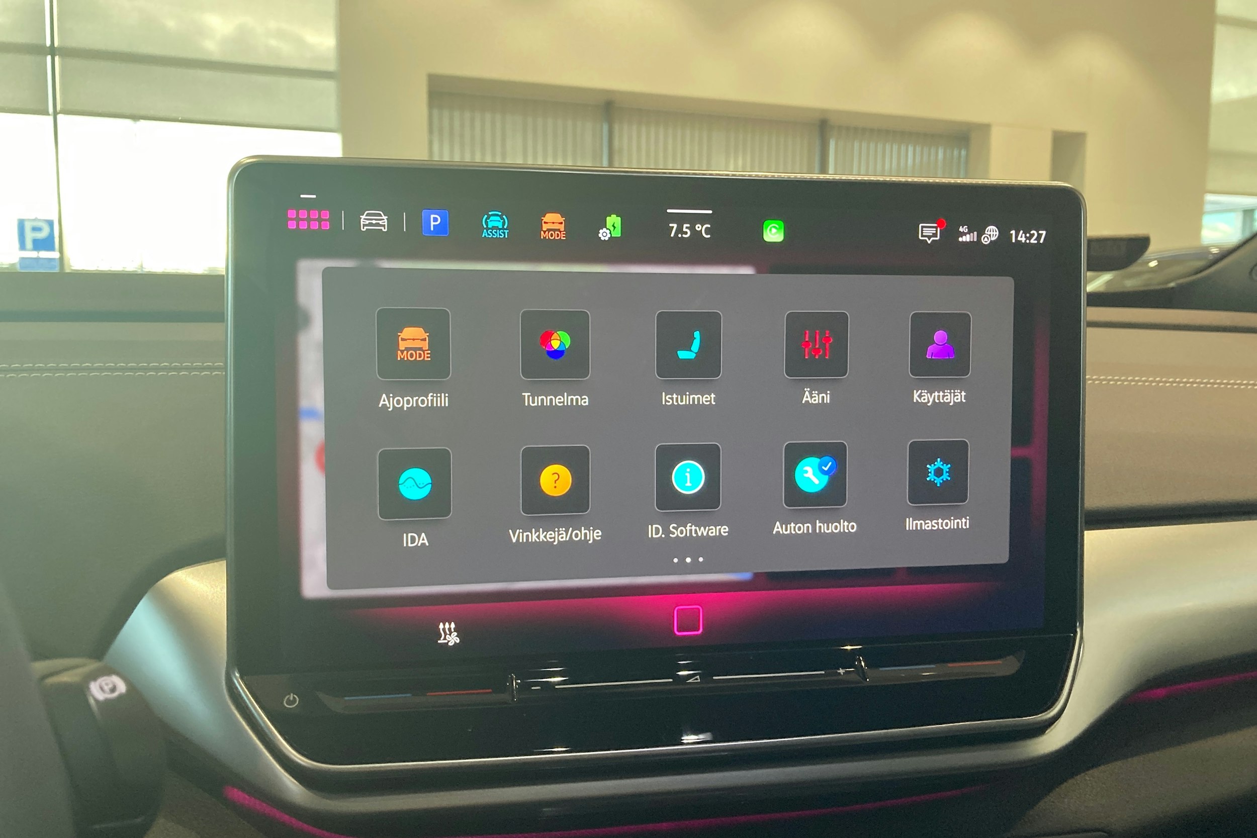 sininen Volkswagen ID.4 2025 kuva 16.