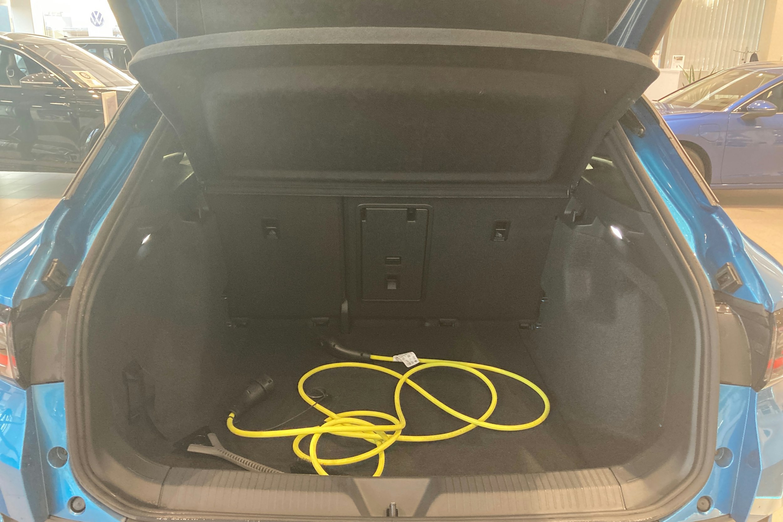 sininen Volkswagen ID.4 2025 kuva 18.