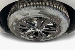 sininen Volkswagen ID.4 2025 kuva 9.