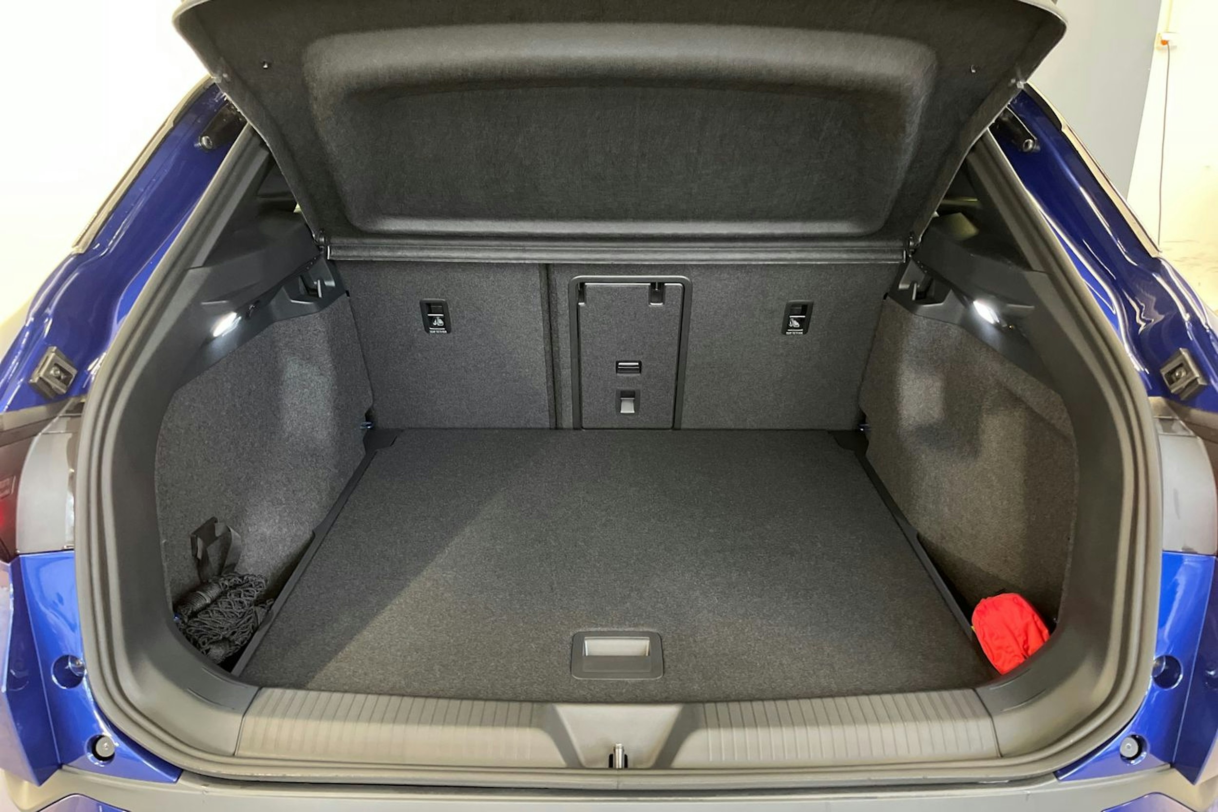 sininen Volkswagen ID.4 2025 kuva 11.