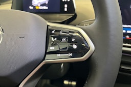 sininen Volkswagen ID.4 2025 kuva 16.