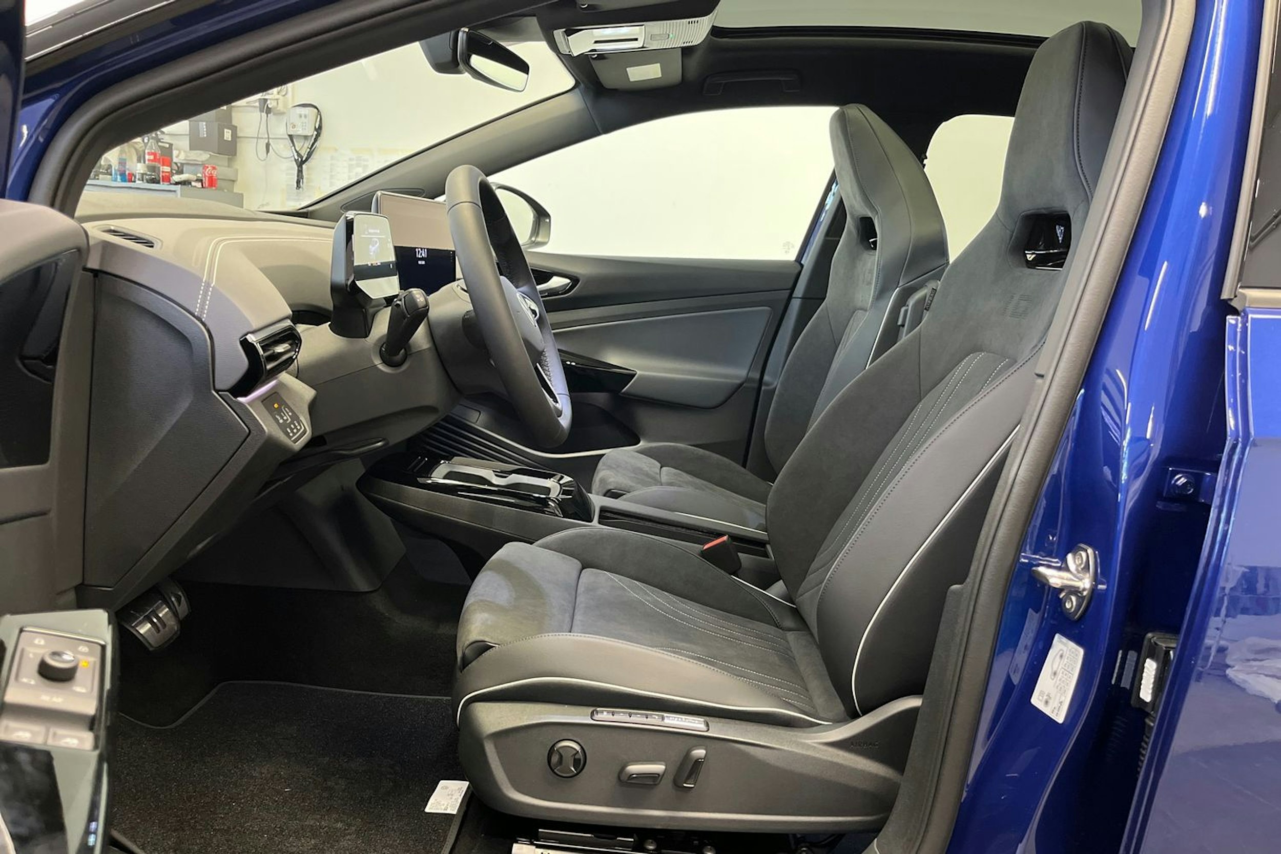 sininen Volkswagen ID.4 2025 kuva 21.