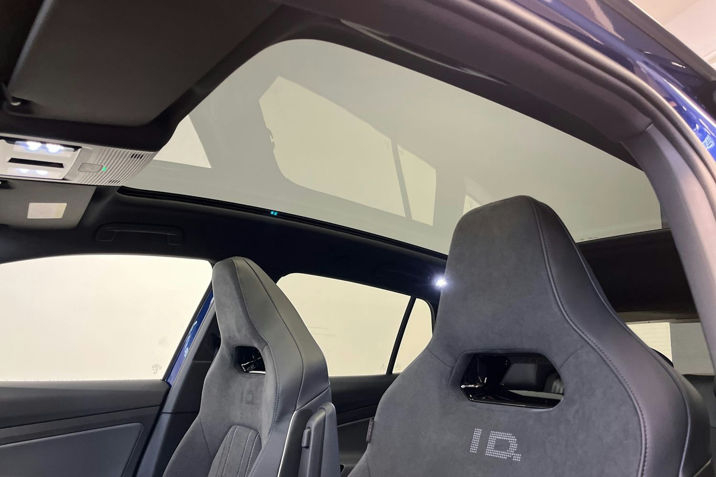 sininen Volkswagen ID.4 2025 kuva 22.