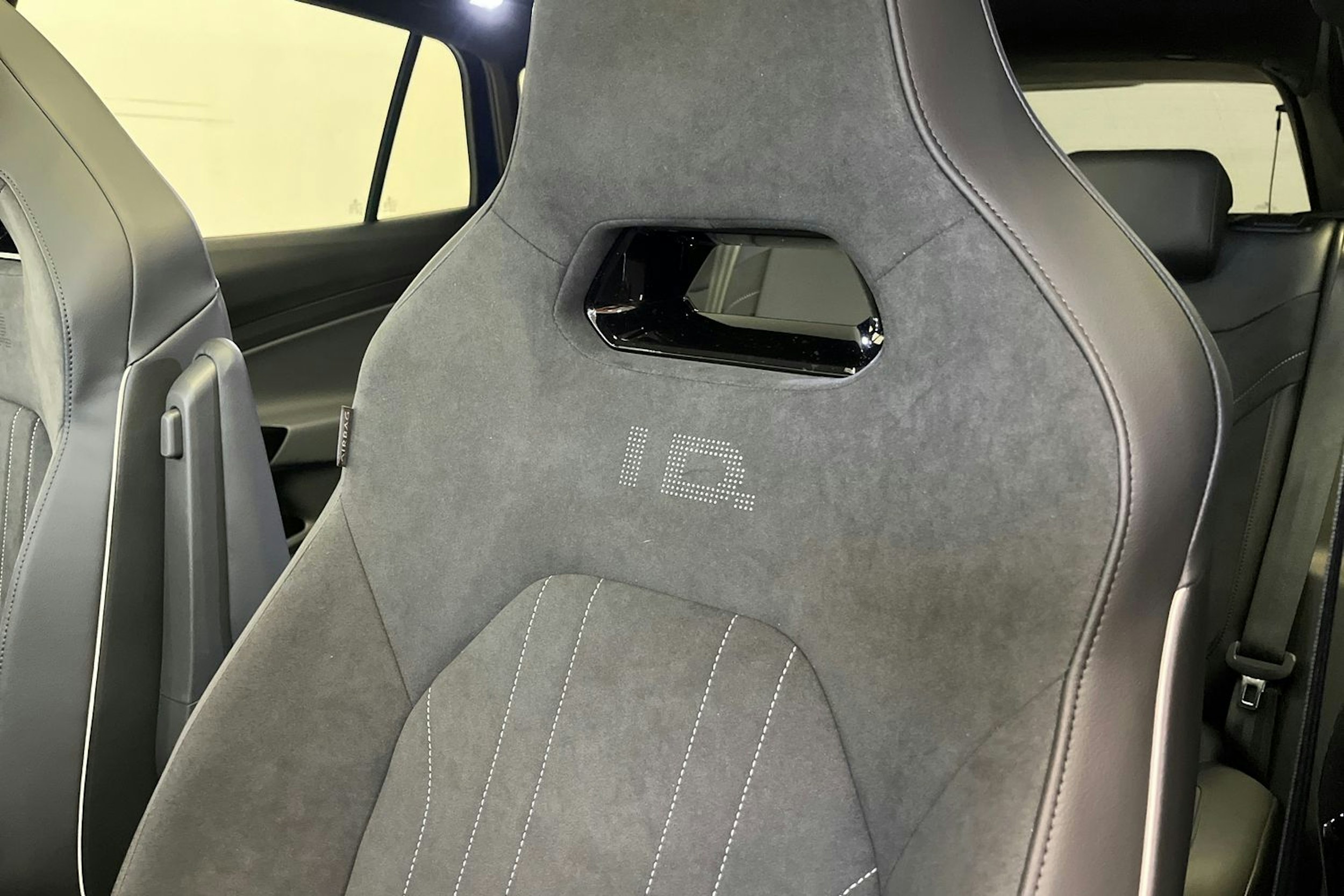 sininen Volkswagen ID.4 2025 kuva 23.