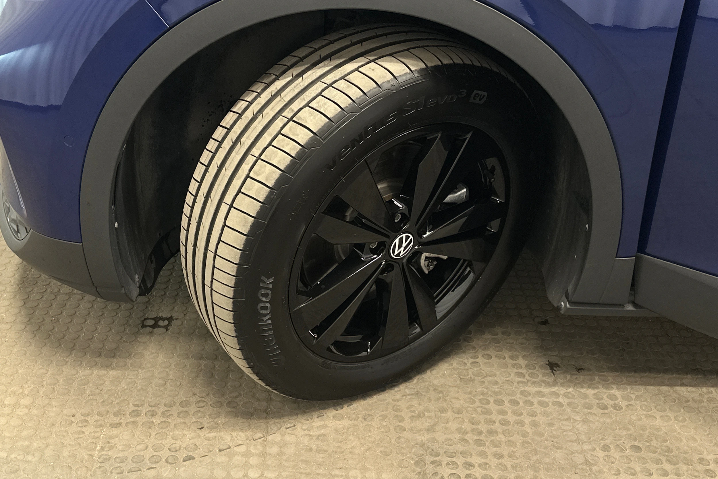 sininen Volkswagen ID.4 2025 kuva 10.