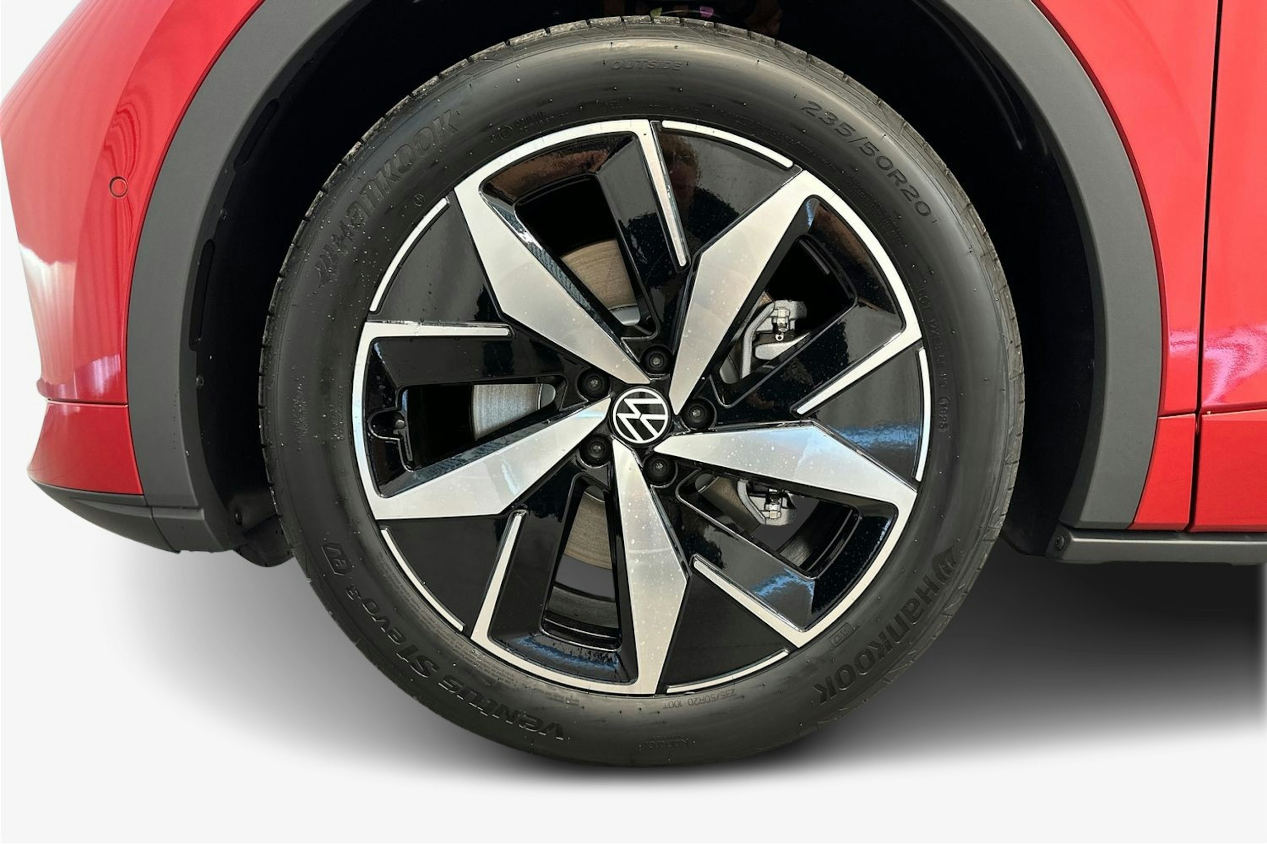 punainen Volkswagen ID.4 2025 kuva 9.