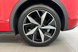 punainen Volkswagen ID.4 2025 kuva 10.