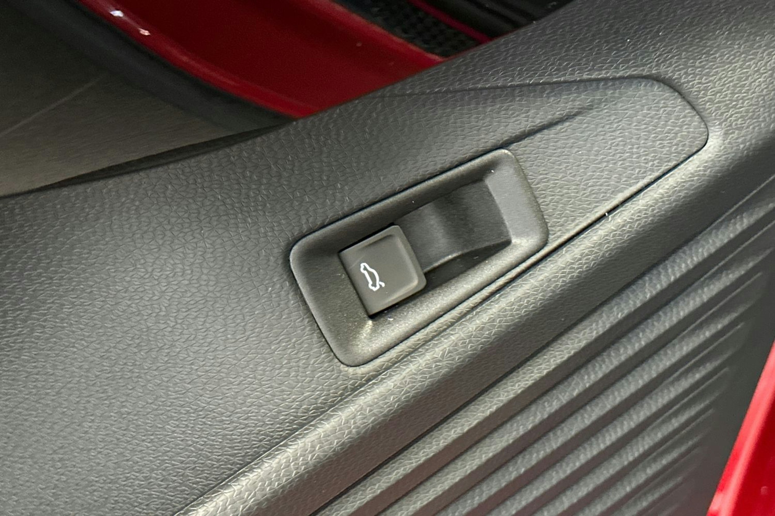 punainen Volkswagen ID.4 2025 kuva 16.