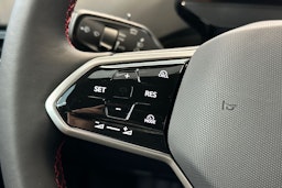 punainen Volkswagen ID.4 2025 kuva 20.