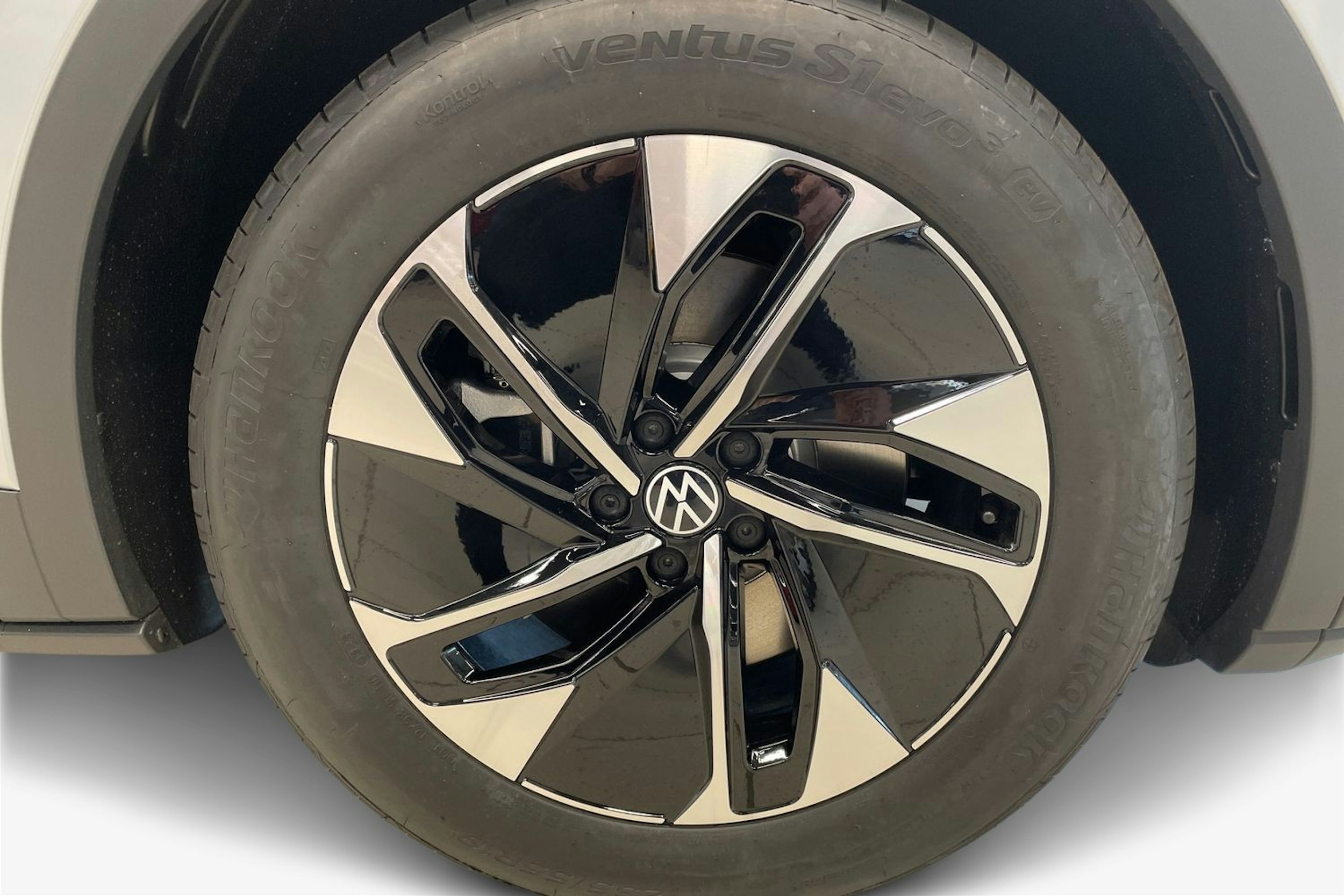 harmaa Volkswagen ID.4 2025 kuva 9.