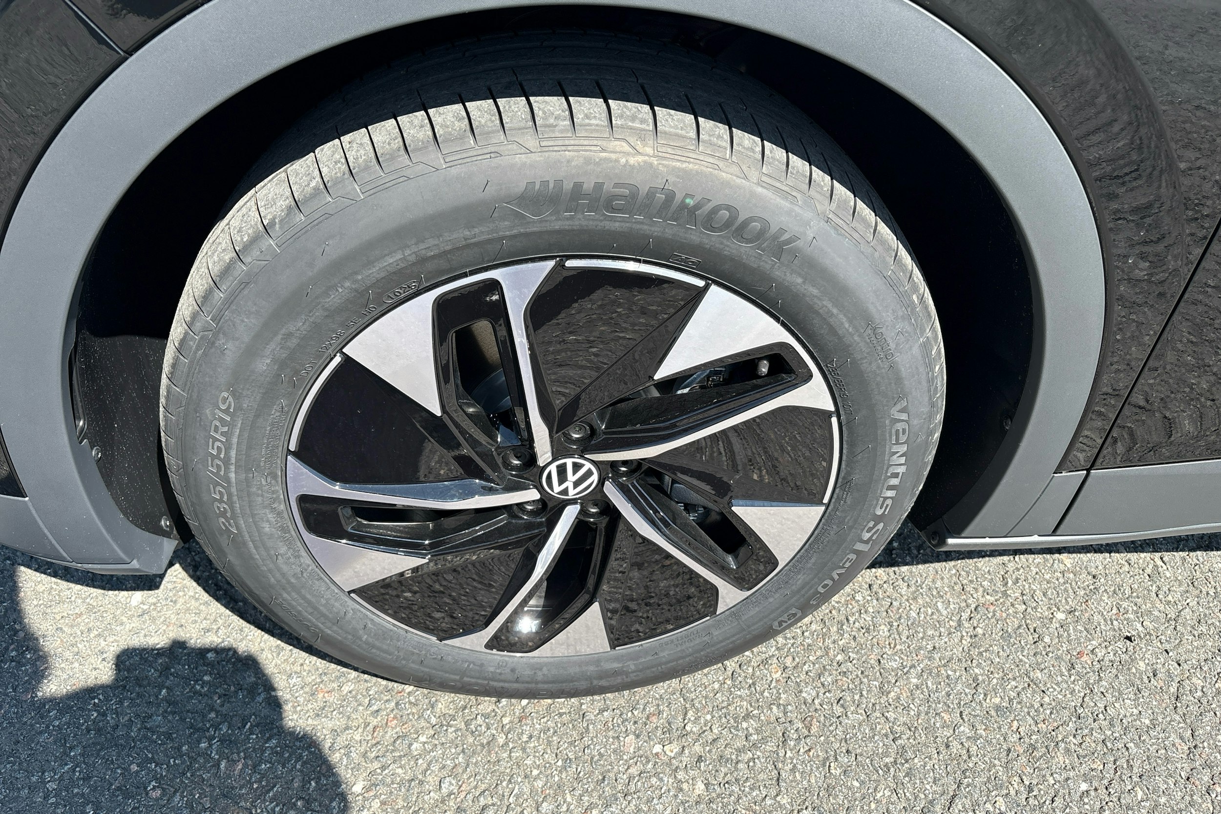 musta Volkswagen ID.4 2025 kuva 9.