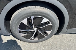 musta Volkswagen ID.4 2025 kuva 9.