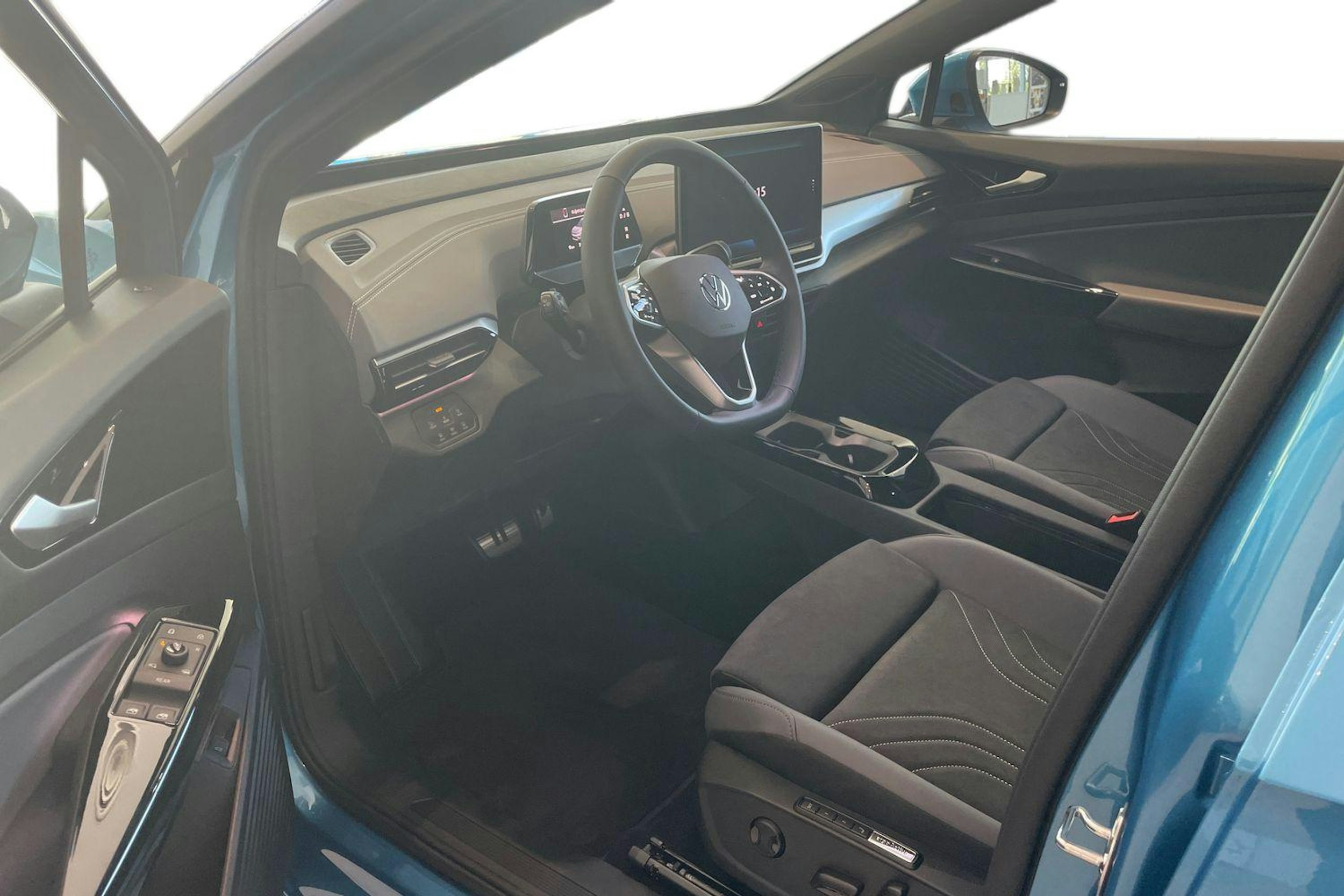 sininen Volkswagen ID.4 2025 kuva 6.