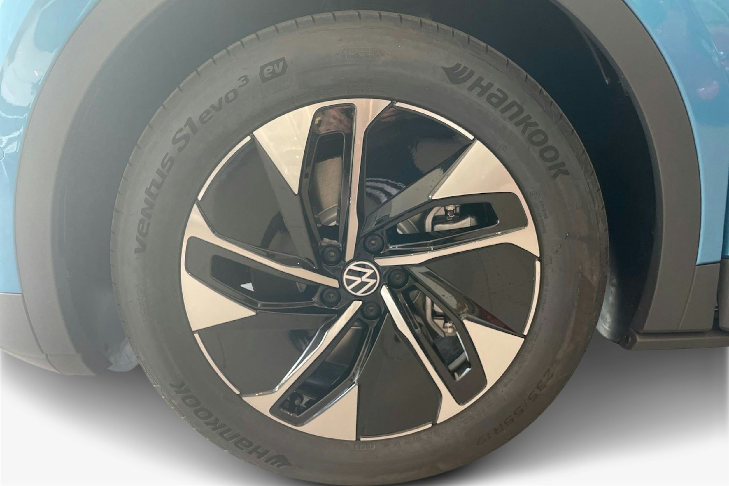 sininen Volkswagen ID.4 2025 kuva 9.