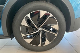 sininen Volkswagen ID.4 2025 kuva 10.
