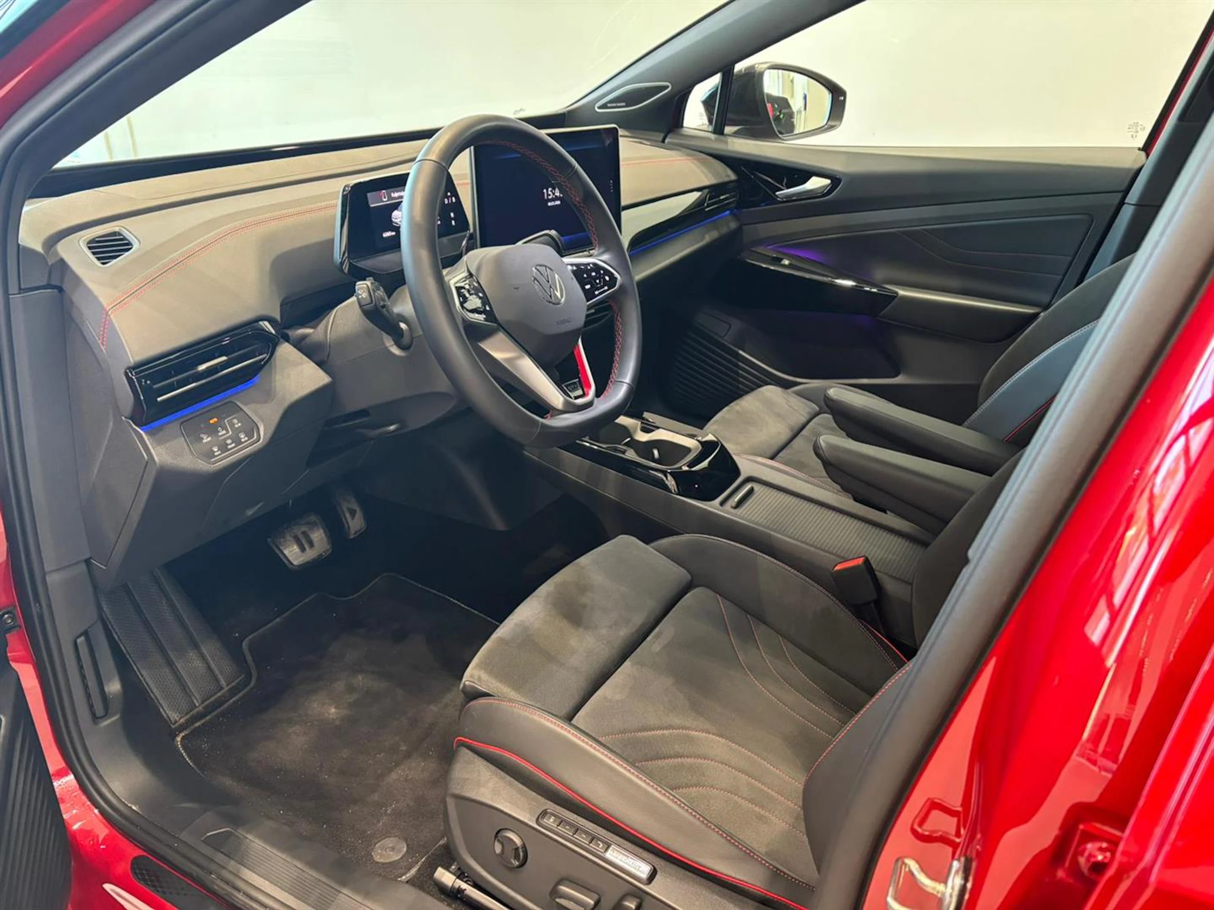 punainen Volkswagen ID.4 2025 kuva 2.