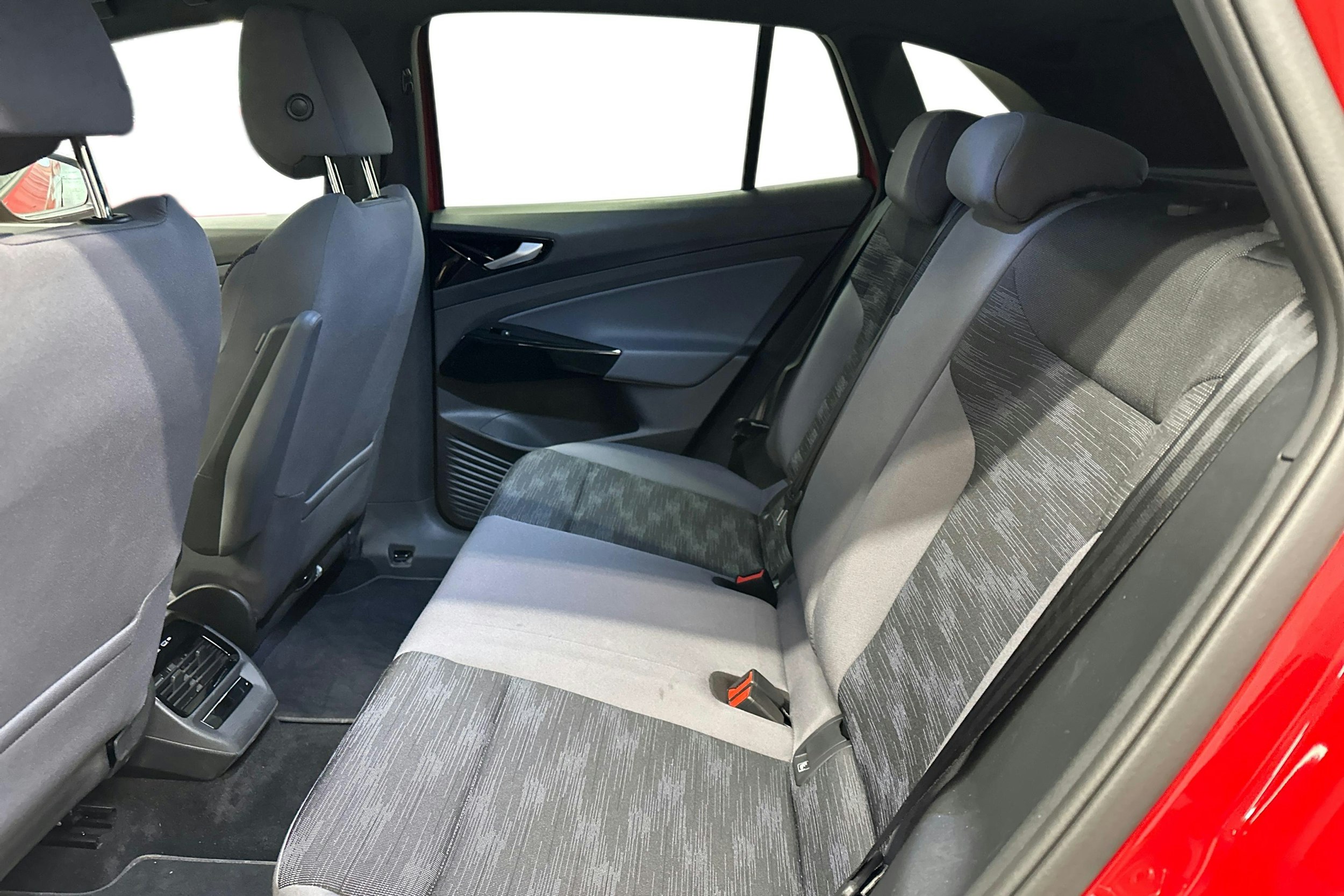 punainen Volkswagen ID.4 2025 kuva 10.