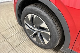 punainen Volkswagen ID.4 2025 kuva 13.