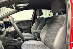 punainen Volkswagen ID.4 2025 kuva 28.