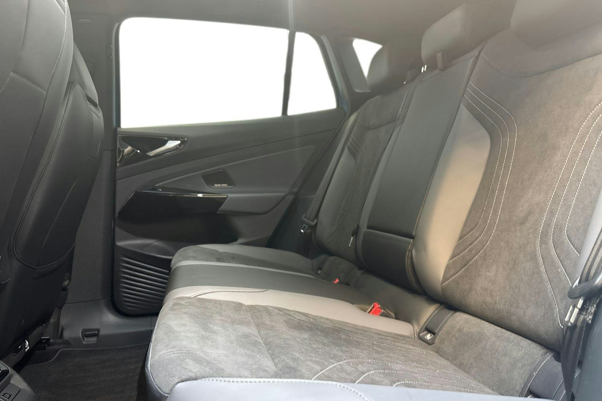 sininen Volkswagen ID.4 2025 kuva 10.