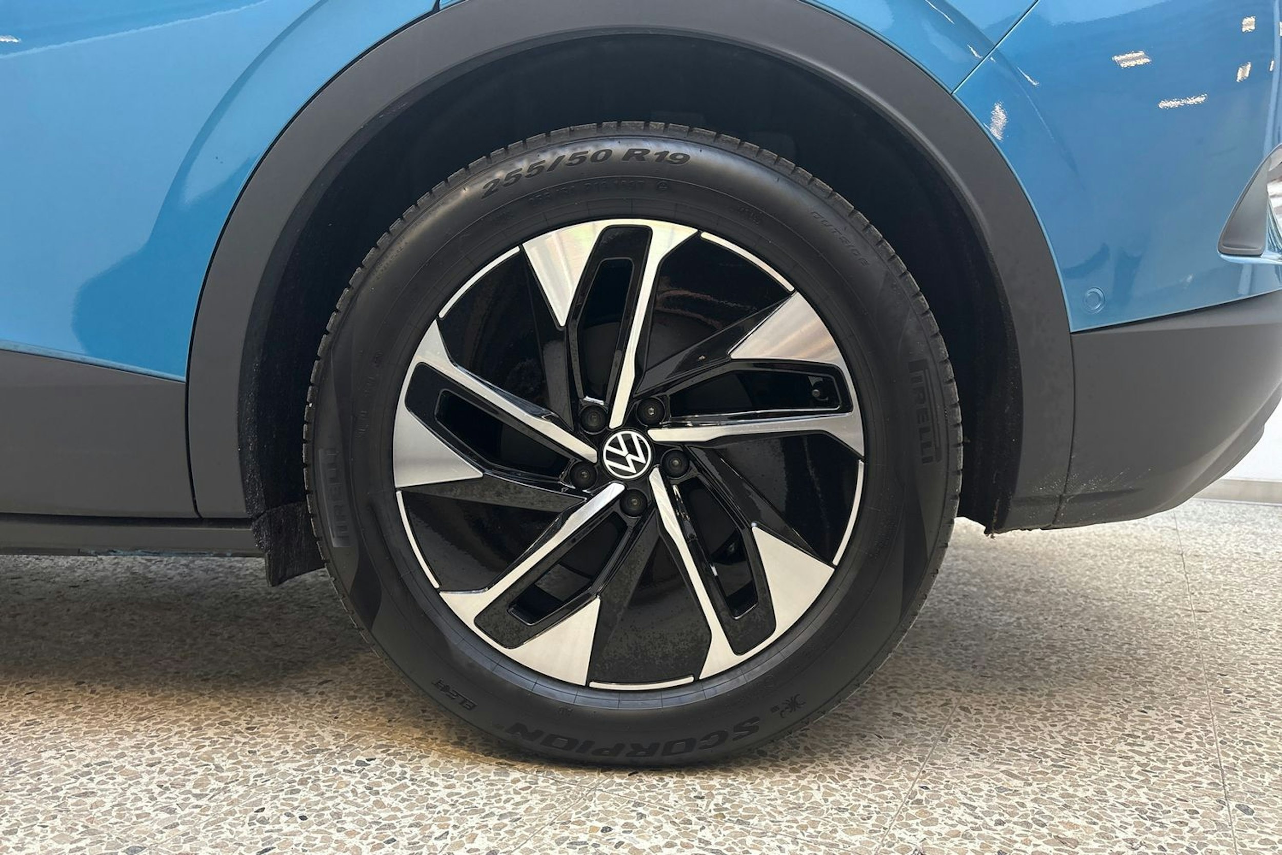 sininen Volkswagen ID.4 2025 kuva 11.