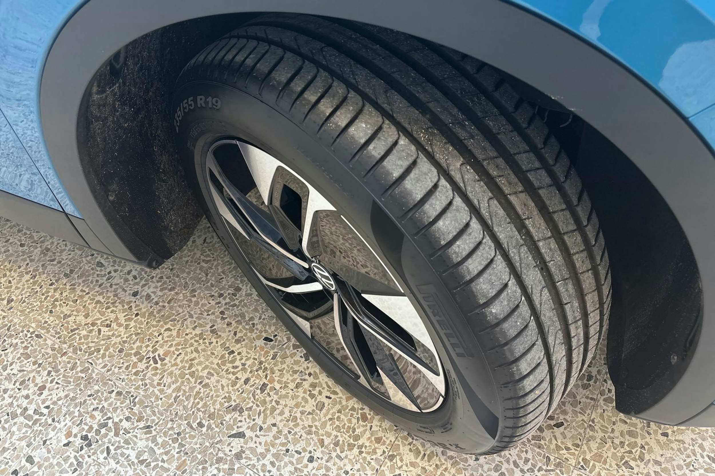 sininen Volkswagen ID.4 2025 kuva 13.