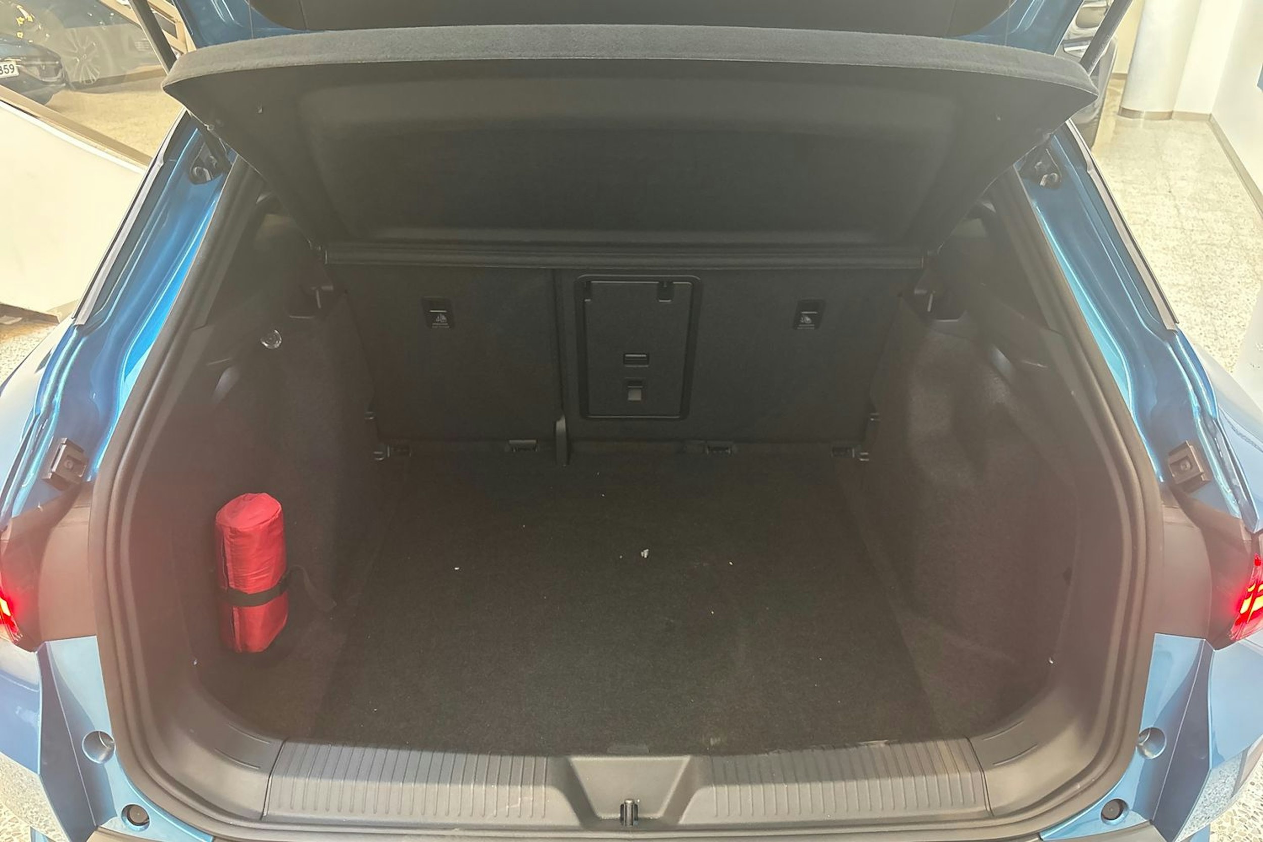 sininen Volkswagen ID.4 2025 kuva 14.