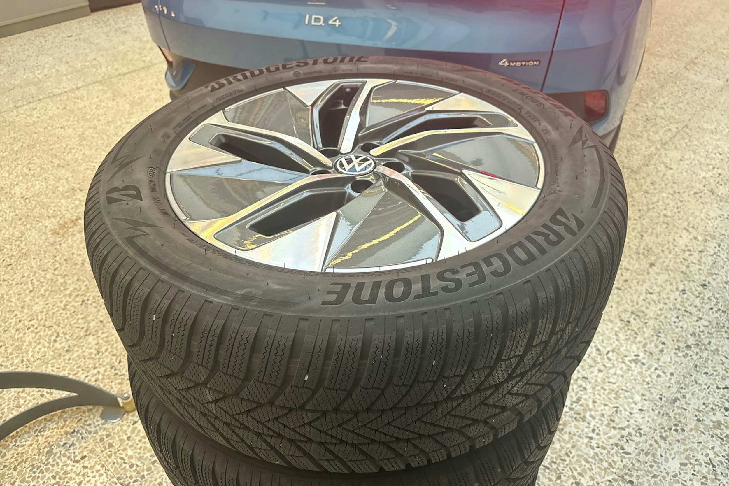 sininen Volkswagen ID.4 2025 kuva 15.